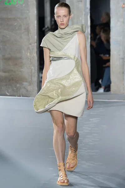 Look 14